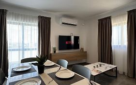 Charming Corner Apartment With Country View 2Br